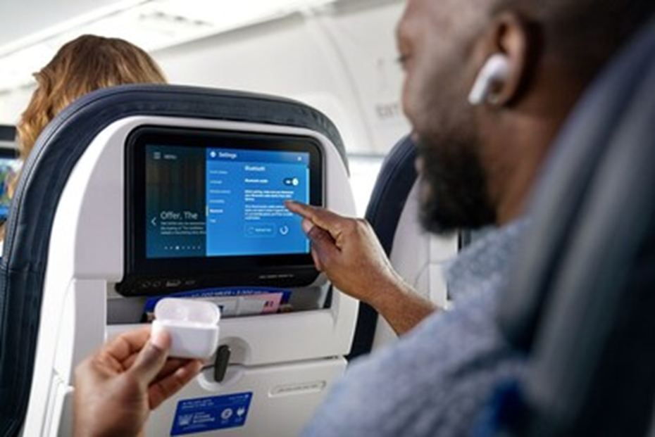 United Promotes Benefits of Bluetooth Enabled Planes